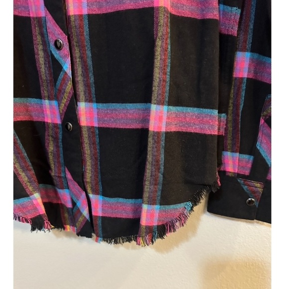 Rails Leo Button Down Shirt in Oxyx Magenta Cayenne. - Picture 3 of 7